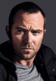 Sullivan Stapleton